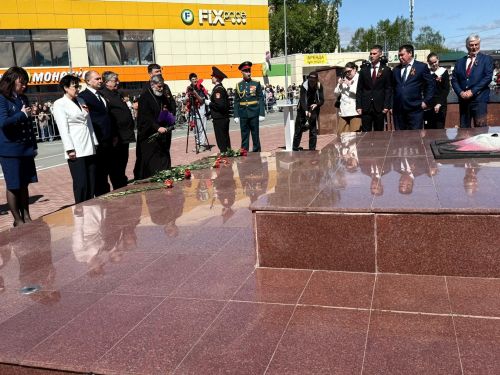 Колонна боевой техники и праздничный марш прошли в Менделеевске