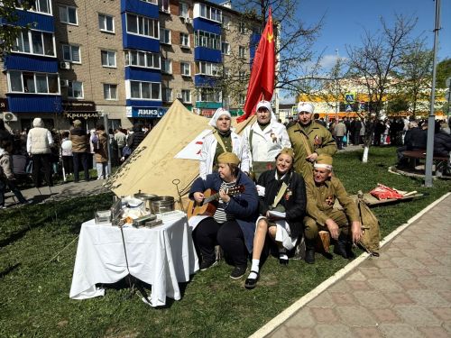 Праздничная колонна прошла по аллее Героев в Менделеевске в День Победы