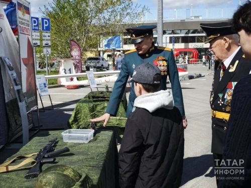 На Параде Победы в Казани открыли пункт отбора контрактников с тренажёром дронов