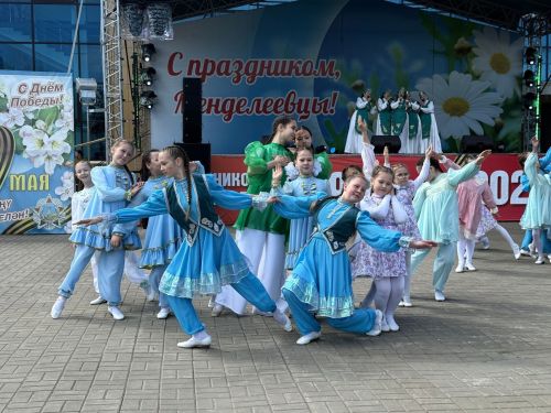 Трогательную вокально-хореографическую композицию представили на праздновании 81-й годовщины Победы в Менделеевске