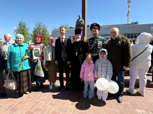 Колонна боевой техники и праздничный марш прошли в Менделеевске