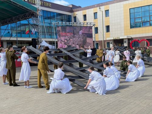 Трогательную вокально-хореографическую композицию представили на праздновании 81-й годовщины Победы в Менделеевске