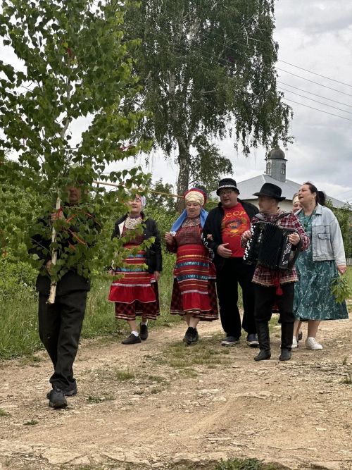 В селе Старое Гришкино Менделеевского района прошёл обряд проводов берёзы