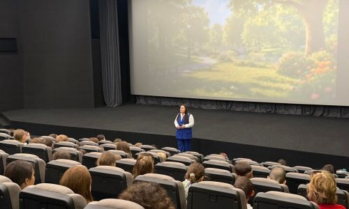 В кинотеатре «Юность» Менделеевска детям напомнили о безопасности на дорогах