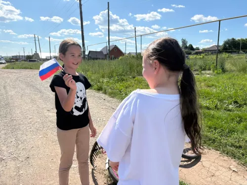 Одна страна, одно сердце: как Сетяковское поселение встретило День России