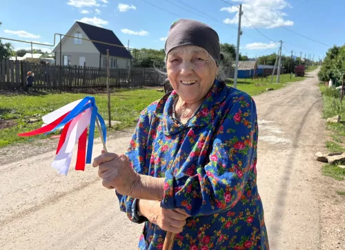 Одна страна, одно сердце: как Сетяковское поселение встретило День России