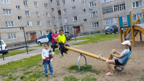 Җәйге ишегалды: Хезмәт урамы, 8 адресы буенча яңа уен мәйданчыгы ачылды