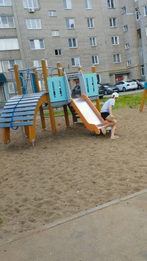 Җәйге ишегалды: Хезмәт урамы, 8 адресы буенча яңа уен мәйданчыгы ачылды