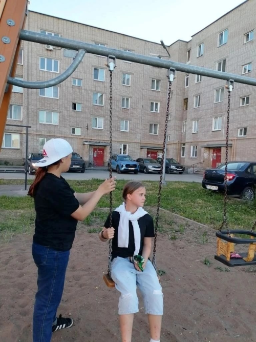 Җәйге ишегалды: Хезмәт урамы, 8 адресы буенча яңа уен мәйданчыгы ачылды