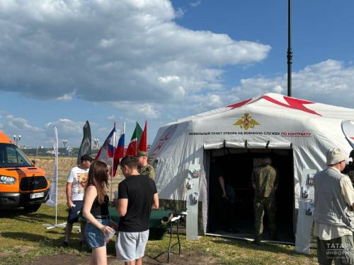 День России у казанской «Чаши» развернулся пункт отбора на военную службу по контракту