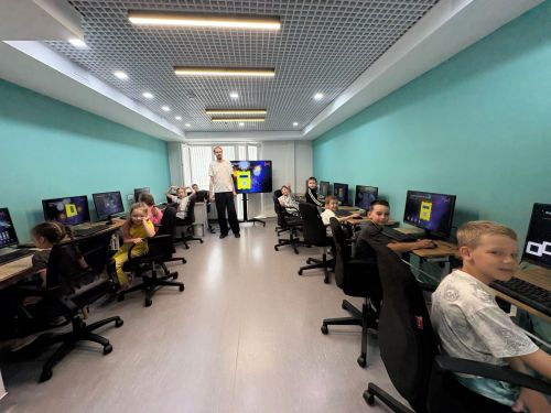 Юные изобретатели из «ТехноКидс» собирали ракеты и запускали дроны вместе с гостями из Кванториума