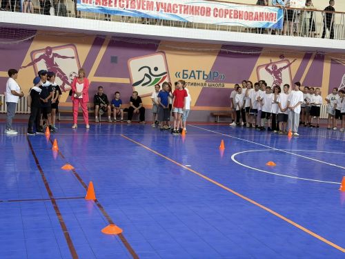 В СШ «Батыр» прошёл спортивный праздник для пришкольных лагерей «Россия-Родина моя!»