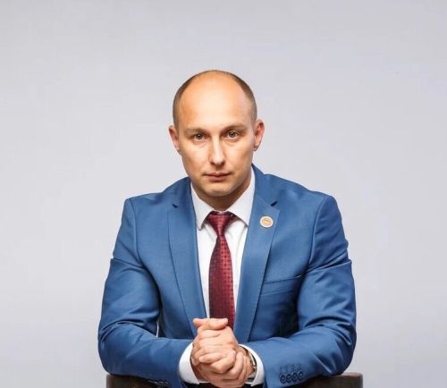 Депутат Эдуард Шарафиев подарил подписку на «Менделеевские новости» пенсионерам и семьям участников СВО