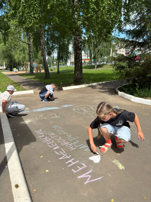 Ребята из лагеря «Солнышко» покорили редакцию «Менделеевских новостей»: марафон творчества и драйва