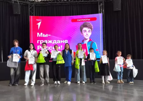 В Менделеевске наградили победителей конкурса рисунков «Безопасная дорога»