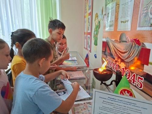 Воспитанники приюта «Камские зори» сделали объёмные открытки «Свеча памяти» ко Дню памяти и скорби