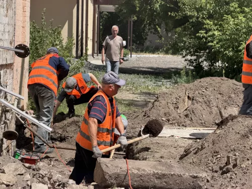 Делегация Татарстана проинспектировала стройки в ЛНР и вручила награды бойцам