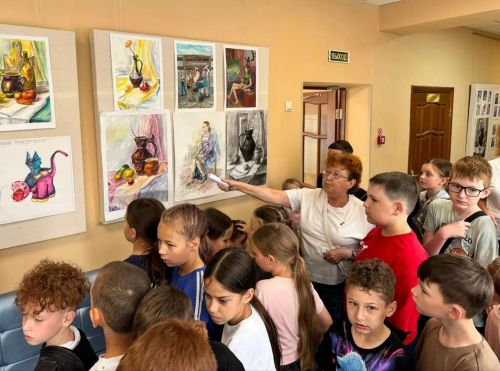 В Детской школе искусств Менделеевска работает выставка юных художников, посвящённая 140- летию Габдуллы Тукая
