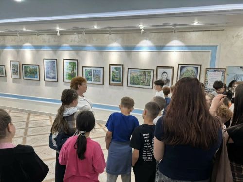 В Детской школе искусств Менделеевска работает выставка юных художников, посвящённая 140- летию Габдуллы Тукая