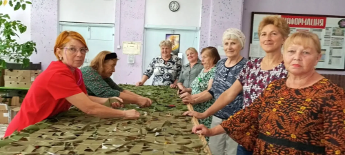 В Тихоновском сельском доме культуры сплели 500 юбилейную маскировочную сеть