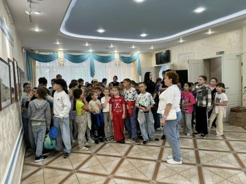 В Детской школе искусств Менделеевска работает выставка юных художников, посвящённая 140- летию Габдуллы Тукая