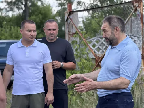 Делегация Татарстана проинспектировала стройки в ЛНР и вручила награды бойцам