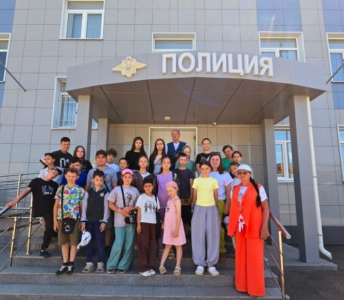 «Дуслык» мәктәп яны лагеренда тәрбияләнүчеләр үз тамырларын өйрәнде һәм полиция эш көннәрен карады