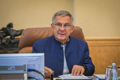 Рустам Минниханов поздравил татарстанцев со 106-летием Татарской АССР