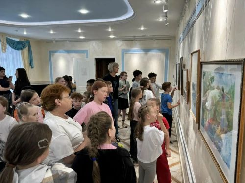 В Детской школе искусств Менделеевска работает выставка юных художников, посвящённая 140- летию Габдуллы Тукая