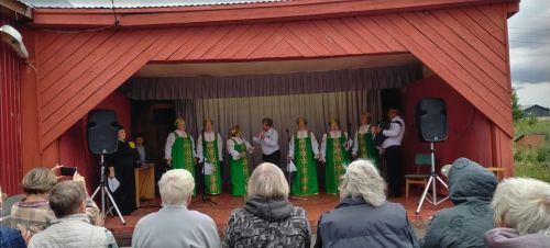 Менделеевскиның ветераннар халык хоры Ык Тамагында концерт белән чыгыш ясады