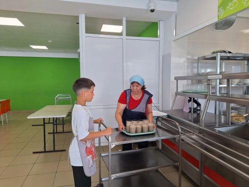 Сотрудники Менделеевской ЦРБ проверили качество питания в пришкольных лагерях