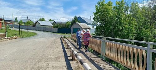 Сплочённость села Менделеевского района: жители Тихоново своими руками обновили мост