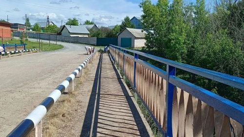 Сплочённость села Менделеевского района: жители Тихоново своими руками обновили мост