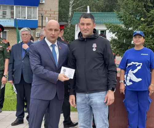 В Менделеевске прошёл митинг в День ветерана боевых действий
