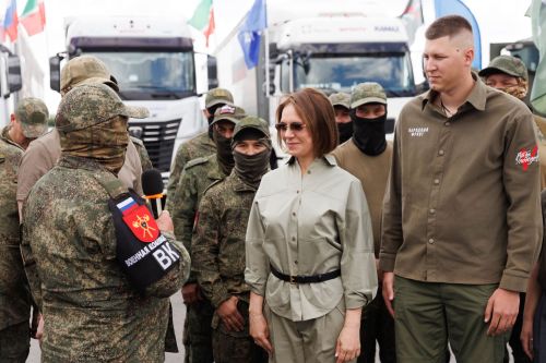Депутат Госдумы Альфия Когогина передала гуманитарный конвой подшефным полкам