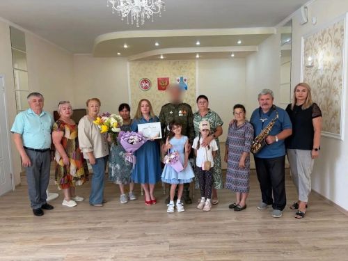 Семья участника СВО из Менделеевска отметила оловянную свадьбу в ЗАГСе