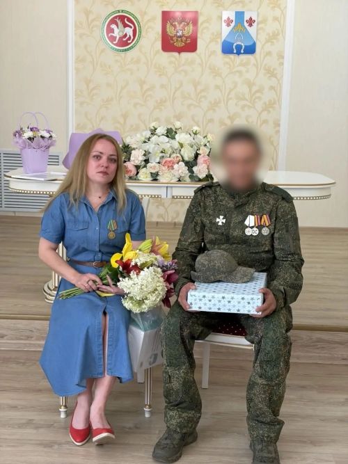 Семья участника СВО из Менделеевска отметила оловянную свадьбу в ЗАГСе
