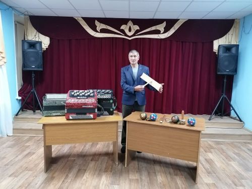 В Менделеевском районе прошло увлекательное путешествие в мир народных инструментов