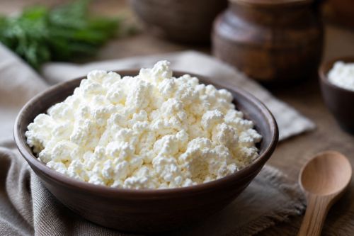 Ночной перекус без вреда: врач перечислила безопасные продукты для позднего ужина