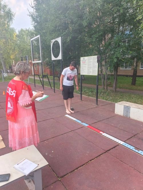 В День семьи на площадке ГТО в Менделеевске прошли спортивные испытания