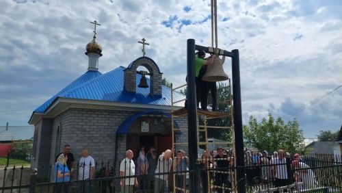 В Сетяково на звонницу храма подняли новый колокол