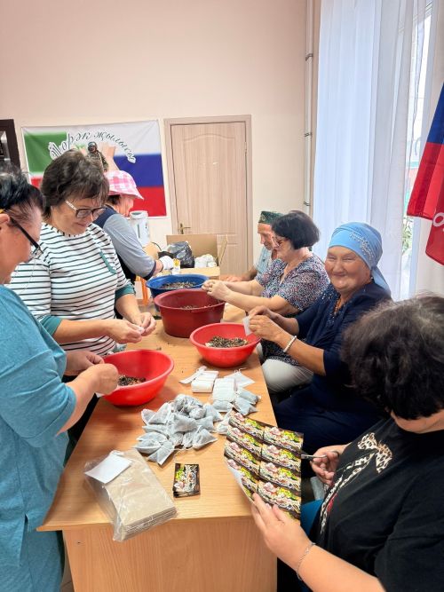 Активисты из Тураево собрали травяные чаи для бойцов СВО