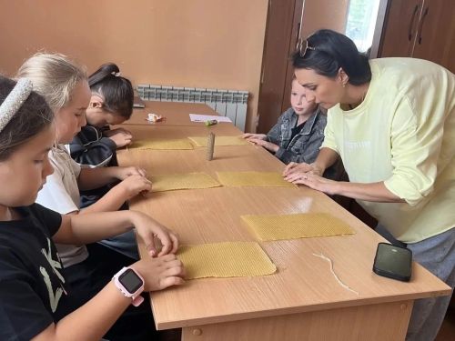 В Мунайке прошел мастер-класс по изготовлению свечей из вощины