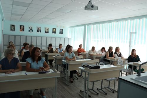 Районные методические объединения педагогов прошли в Менделеевске
