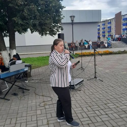 Гусли, поэзия и песни: фестиваль «Ритмы лета» собрал артистов в Менделеевске