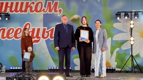 На Дне города наградили победителей конкурса рисунков «Я рисую Менделеевск»