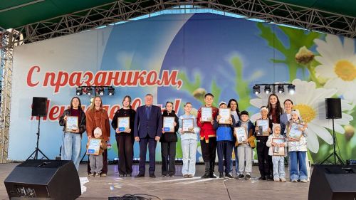 На Дне города наградили победителей конкурса рисунков «Я рисую Менделеевск»
