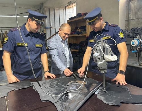 Роберт Искәндәров 10нчы колониянең җитештерү мөмкинлекләре белән танышкан