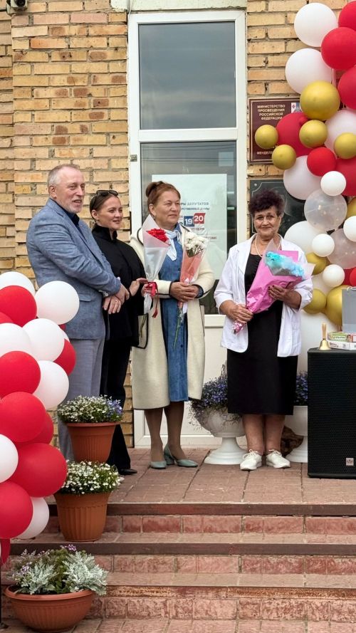 В школе №4 Менделеевска прозвенел первый звонок для 25 первоклассников