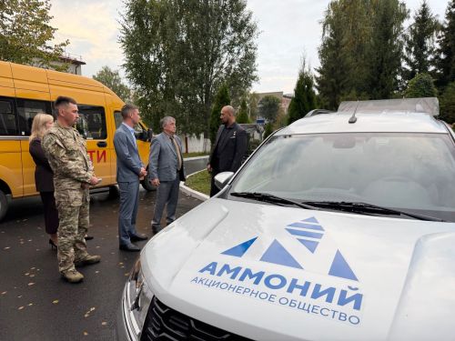 Герой России Расим Баксиков посетил приют «Камские зори» в Менделеевске